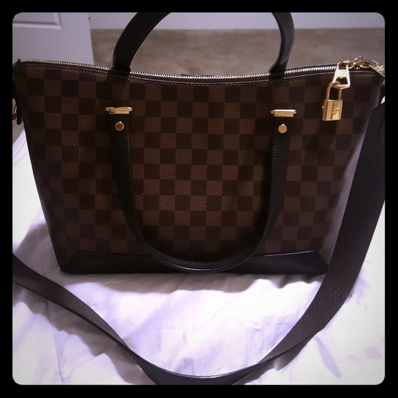 PURSE - Picture 1 of 1